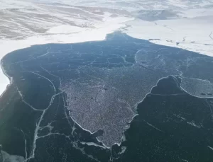 Yazıcı Barajı Buzla Kaplandı