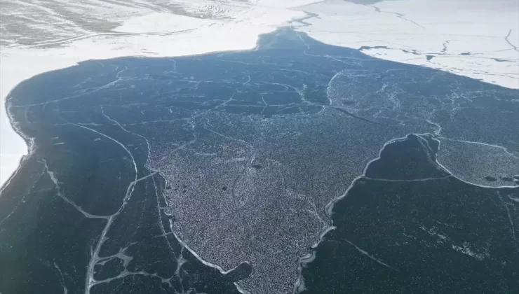 Yazıcı Barajı Buzla Kaplandı