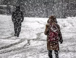 Yoğun kar yağışı nedeniyle birçok il ve ilçede eğitime ara verildi