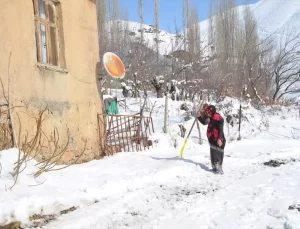 Yüksekova’da Yalnız Kadına Yardım Eli