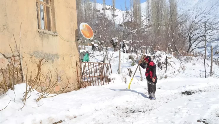 Yüksekova’da Yalnız Kadına Yardım Eli