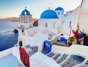 Yunanistan’ın Santorini Adası’ndaki sismik hareketlilik nedeniyle eğitime orta verildi