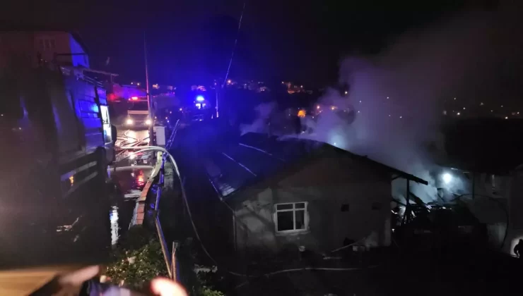 Zonguldak’ta Alkolün Etkisiyle Çıkan Yangında 3 Kişi Dumandan Etkilendi