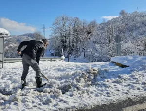 Zonguldak’ta Kar Yağışı Hayatı Olumsuz Etkiliyor