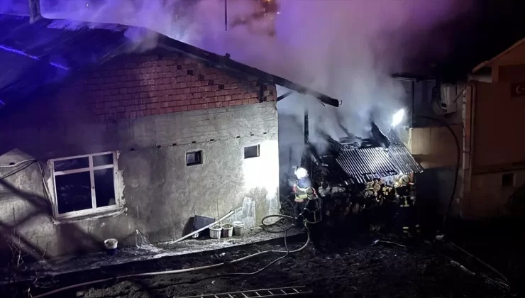 Zonguldak’ta Yangın: 3 Kişi Dumandan Etkilendi