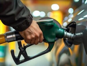 Akaryakıta Büyük Zam! Bu Gece Benzin, Motorin ve Otogaza Zam Geliyor