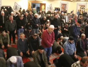 Başkan Erbaş Sakarya’da Enderun Usulü Teravih Namazı Kıldırdı