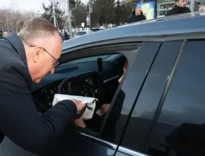 Başkan Işıksu’dan İftara Yetişemeyen Sürücülere İkram