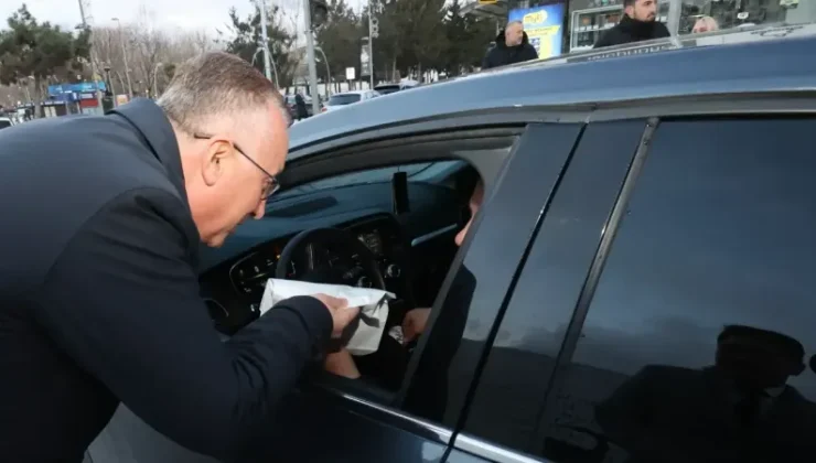 Başkan Işıksu’dan İftara Yetişemeyen Sürücülere İkram