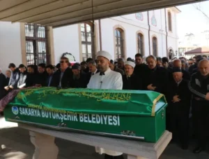 Rektör Atilla Arkan’ın Annesi Sakarya’da Son Yolculuğuna Uğurlandı