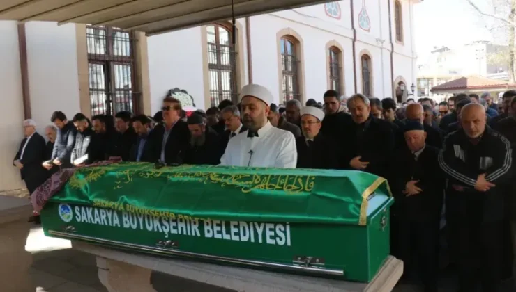 Rektör Atilla Arkan’ın Annesi Sakarya’da Son Yolculuğuna Uğurlandı