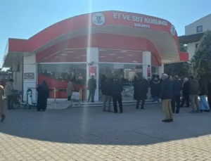 Sakarya Et ve Süt Kurumu’nda Kuyruklar, Ramazanda Da Sürüyor!