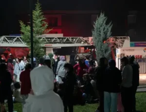 Sakarya’da Kız Yurdunda Yangın! Alevleri Yağmurlama Sistemi Durdurdu.