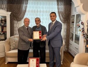 Sakaryalı Şehit Babası Mehmet Ali Yeni, TSKGV’ye 1 Milyon 200 Bin Lira Bağışladı