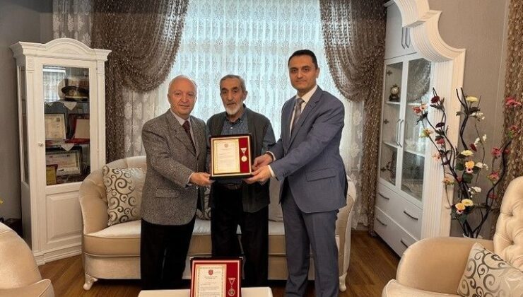Sakaryalı Şehit Babası Mehmet Ali Yeni, TSKGV’ye 1 Milyon 200 Bin Lira Bağışladı