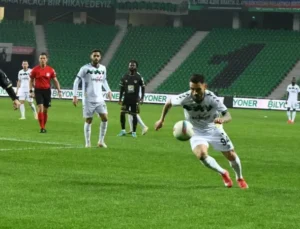 Sakaryaspor, Bandırmaspor ile puanları paylaştı! Teknik Direktörler Ne Dedi?