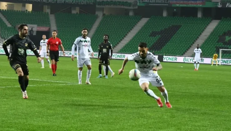Sakaryaspor, Bandırmaspor ile puanları paylaştı! Teknik Direktörler Ne Dedi?