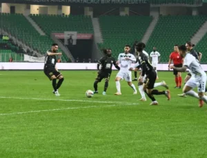 Sakaryaspor Evinde Bandırmaspor ile Yenişemedi: 2-2