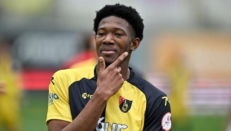 Üniversite eğitimi için geldiği İstanbul’da golcü futbolcu oldu